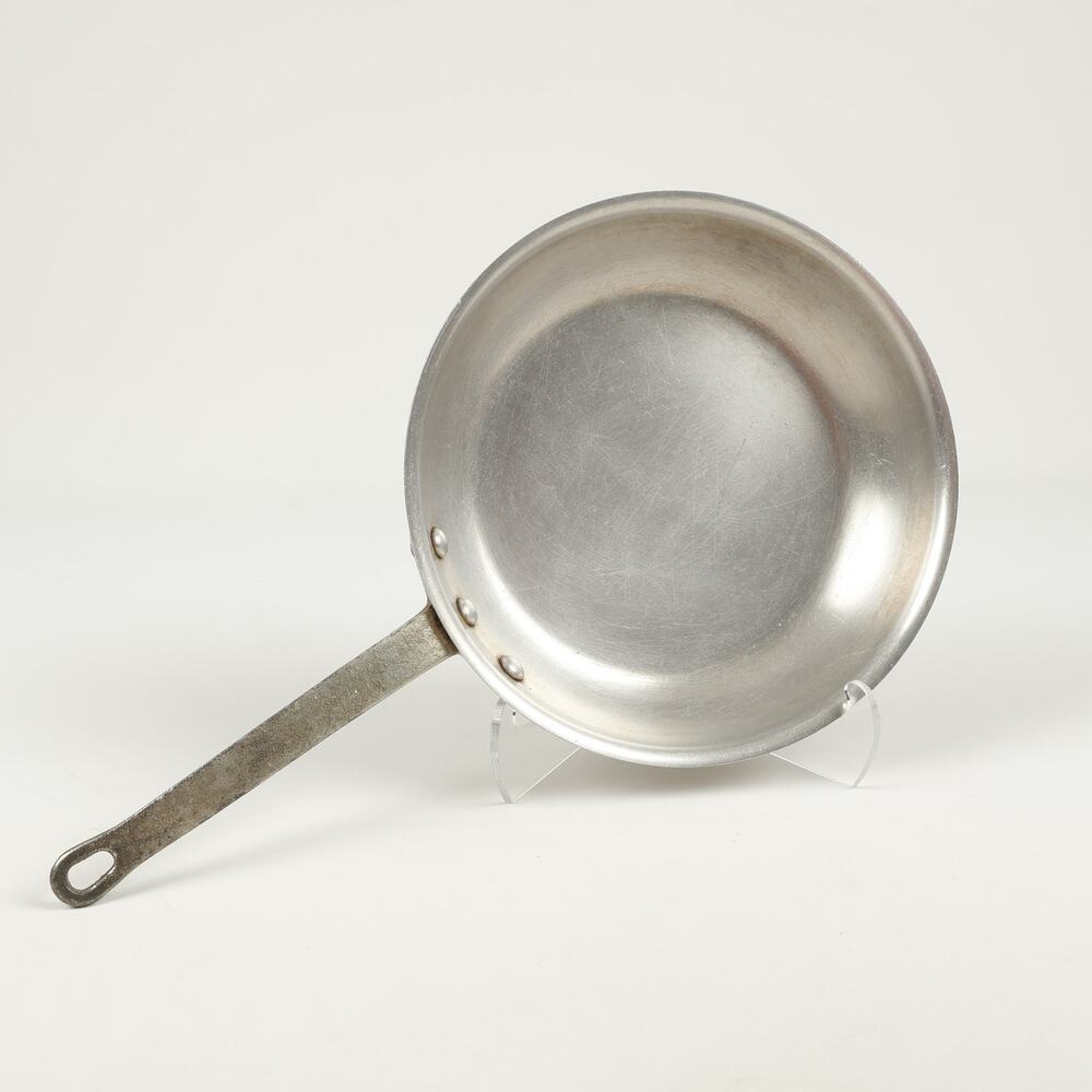 Wear Ever 4010 Heavy-Duty 10'' Commercial Aluminum Fry Pan